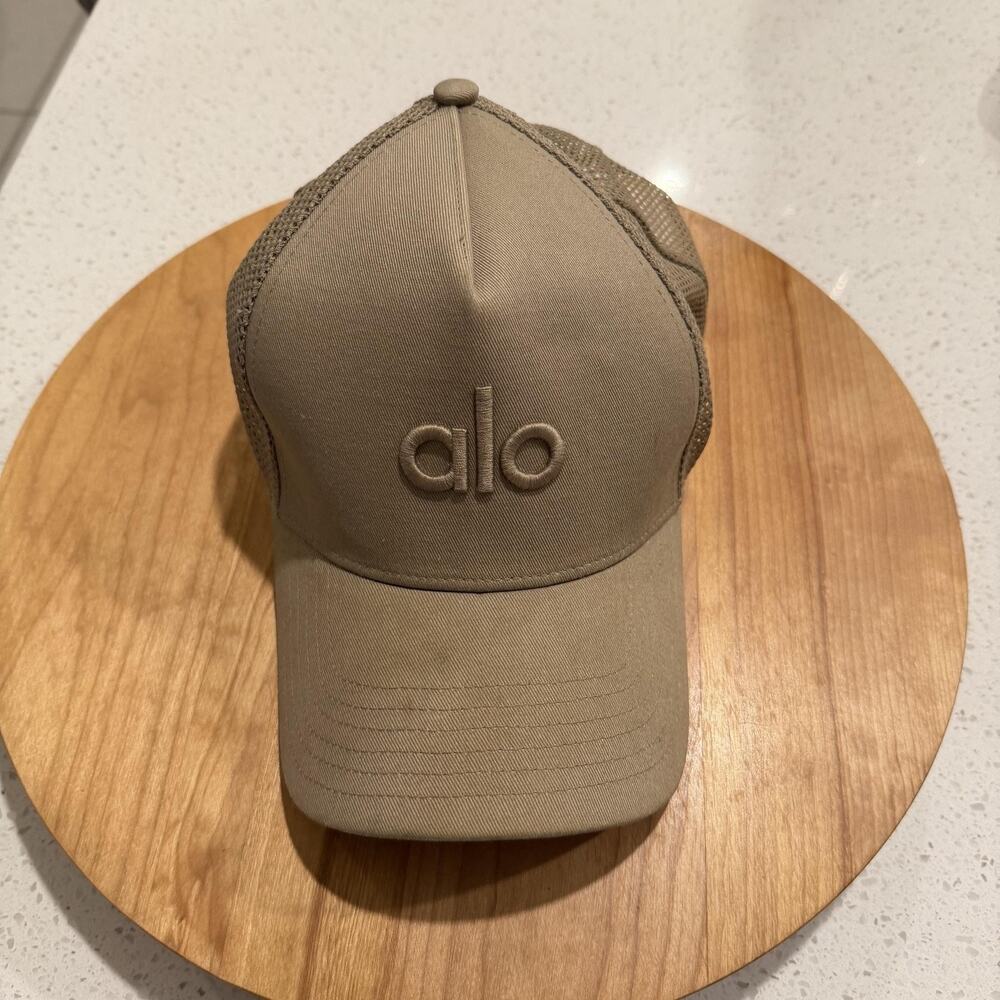 Alo Yoga District Trucker Hat in Gravel One Size Mesh Snapback Mens Casual